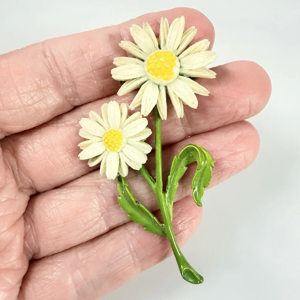 Vintage Flower Brooch Green Enamel & Cream Celluloid 2.5